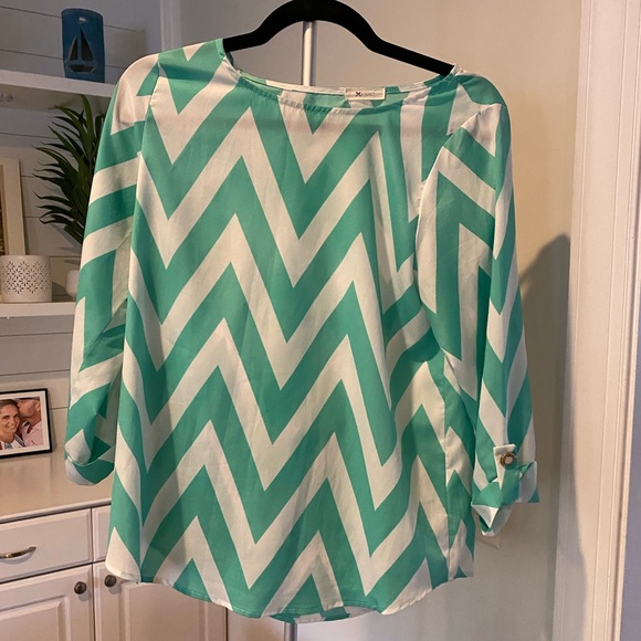 Everly Blouse Size Medium Green & White Stripe, Roll Tab Cuffs - Picture 1 of 3